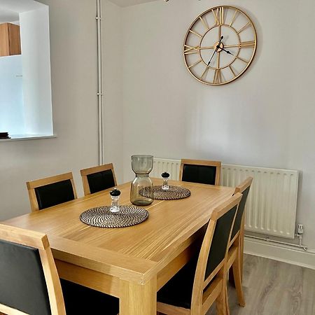 Executive 3 Bedroom Port Talbot Town Centre Margam Sleeps 7 외부 사진