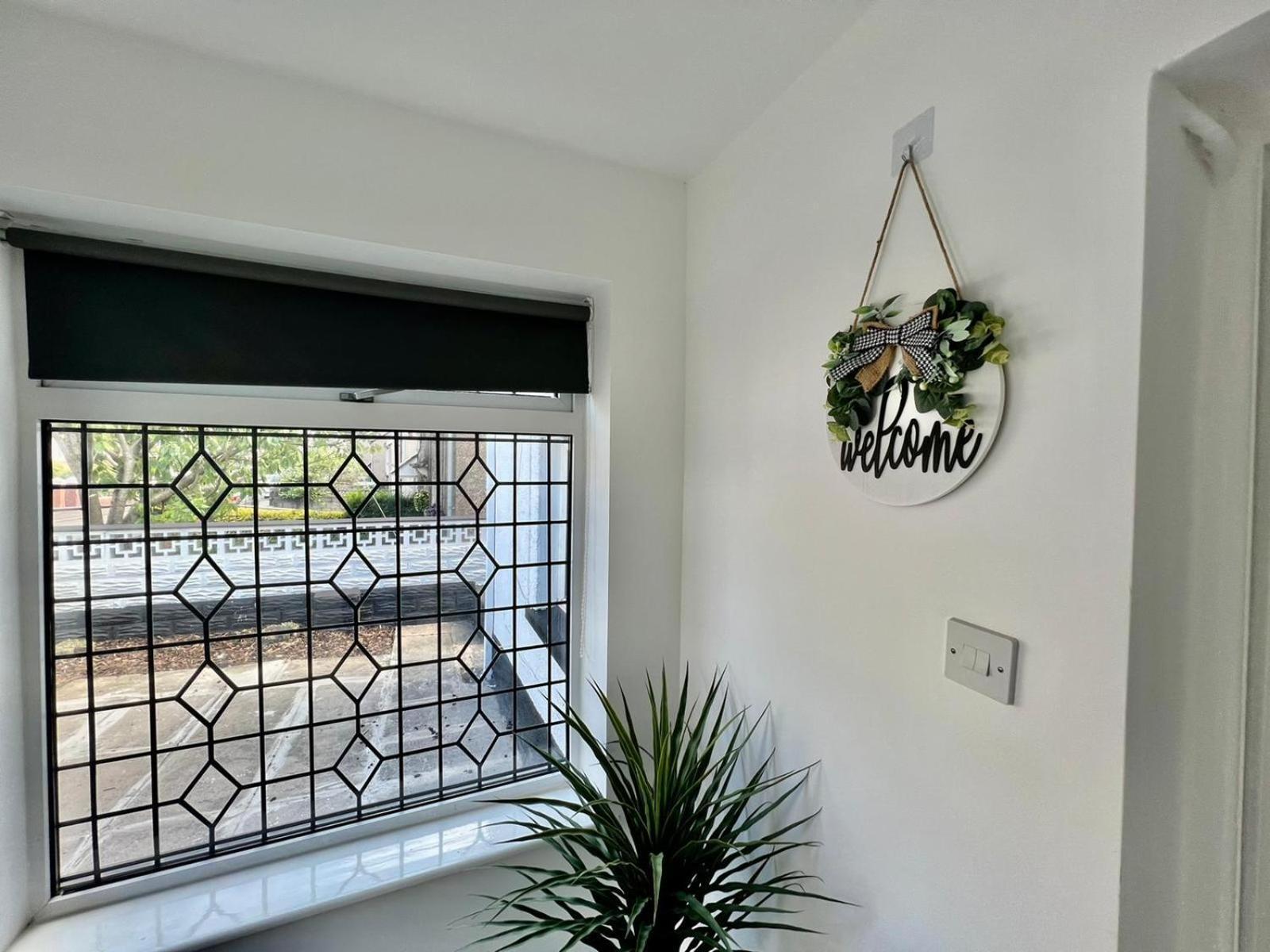 Executive 3 Bedroom Port Talbot Town Centre Margam Sleeps 7 외부 사진