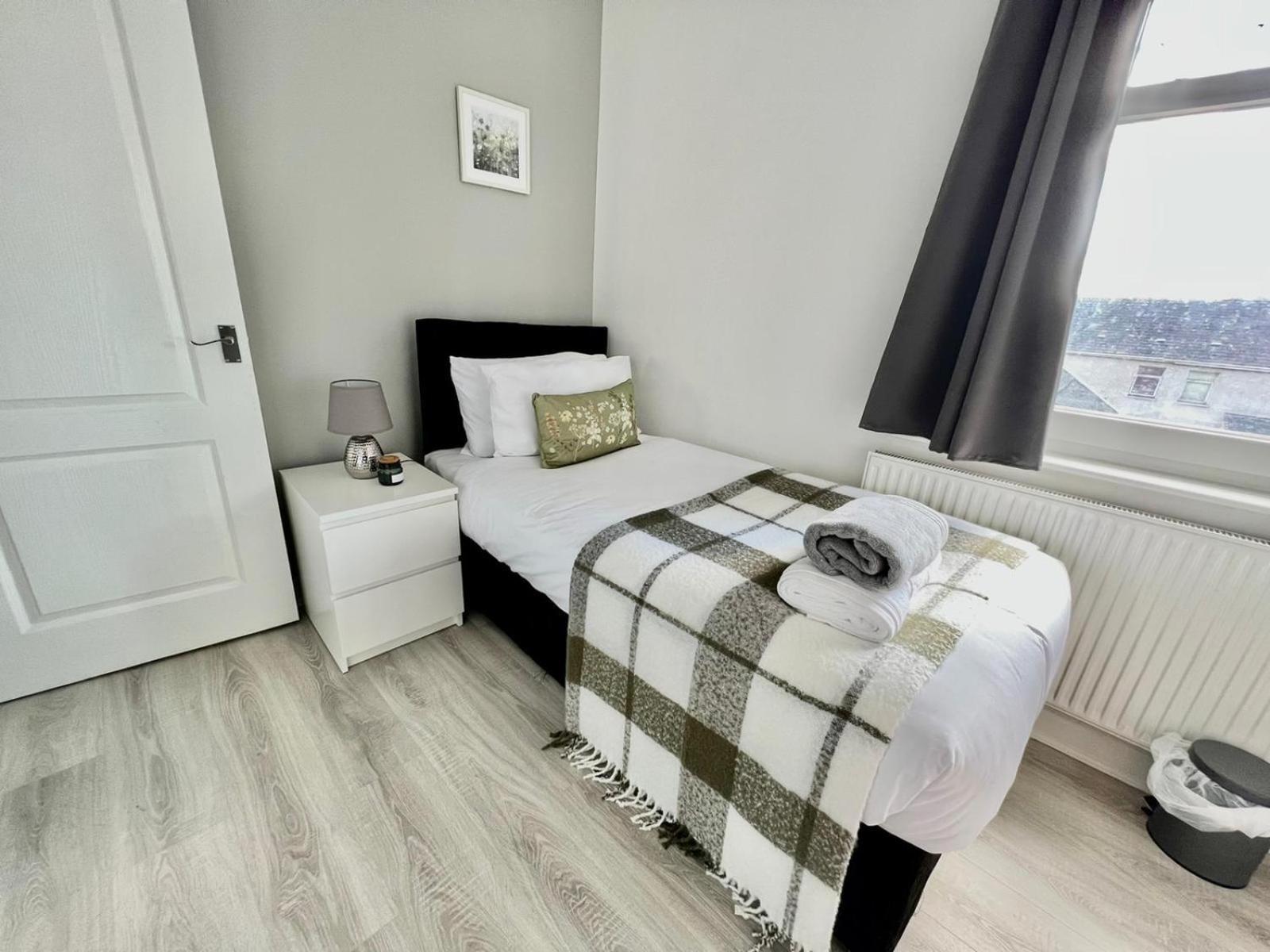Executive 3 Bedroom Port Talbot Town Centre Margam Sleeps 7 외부 사진