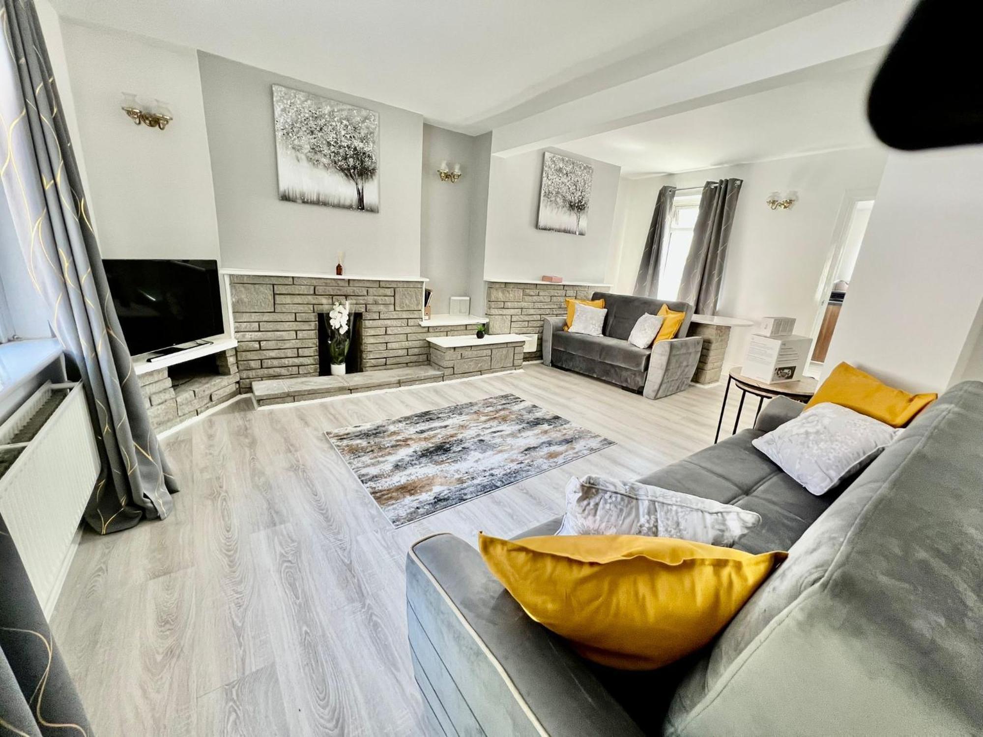 Executive 3 Bedroom Port Talbot Town Centre Margam Sleeps 7 외부 사진
